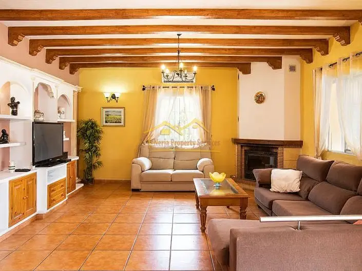 Villa 4 Dormitorios en Venta Nerja