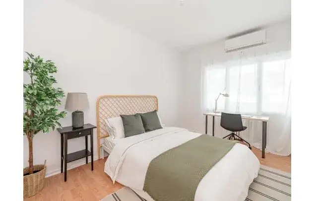 Rent a room of 130 m² in Madrid
