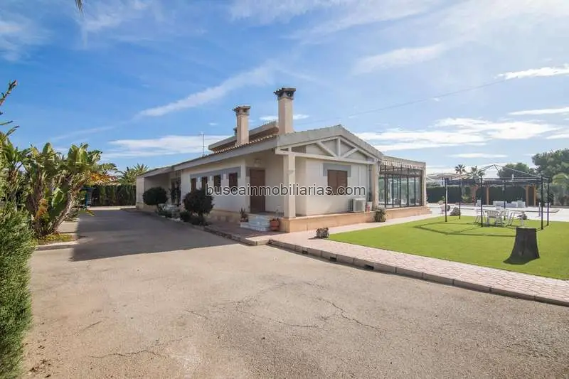 Chalet de Lujo en Elche con Gran Parcela y Barbacoa