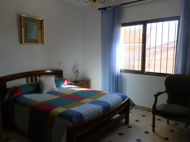 Local Comercial con Apartamento de 4 Dormitorios en Benahavis