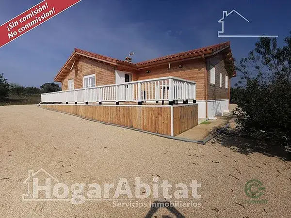 Chalet en Suelo Rústico con Gran Terreno y Garaje