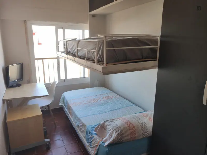 Habitacion Luminosa y Equipada cerca de la Playa Malvarrosa