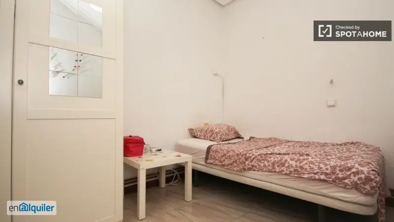 Habitaci
ón Amueblada con Terraza en Granada Centro