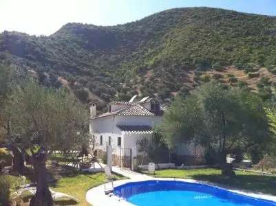 Casa de Campo en Zahara de la Sierra con Olivar y Piscina
