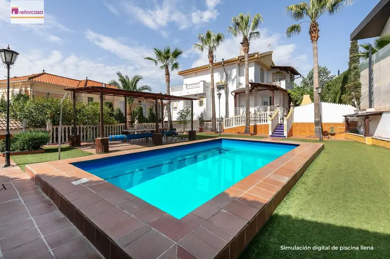 Chalet en Venta Monteluz Peligros con Piscina y Trastero