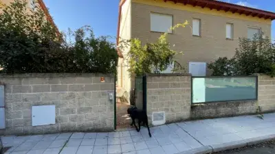 Casa pareada en venta en La Adrada