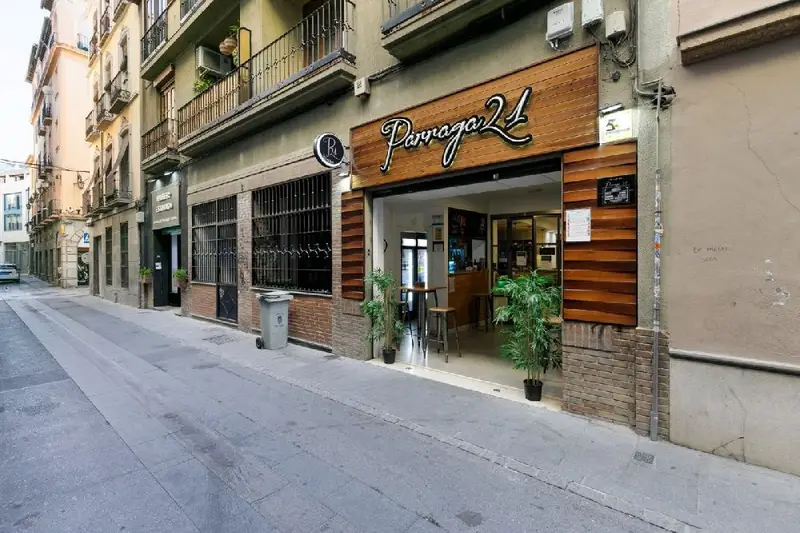 Venta Local Comercial Granada Centro 135m² Cafetería Alquilado