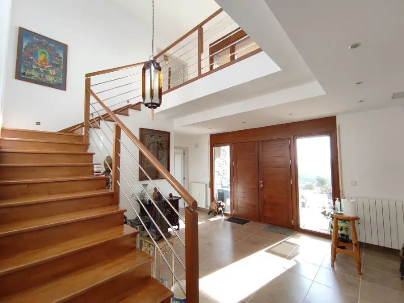 Venta Casa con Terraza y Vistas Panorámicas en Pirineo