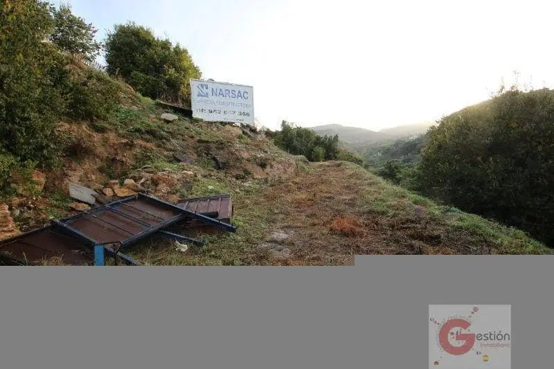 Solar en Velez de Benaudalla 2853m2 6 Viviendas o 40 Apartamentos