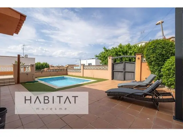 Casa en Pineda de Mar con Piscina y Gran Garaje