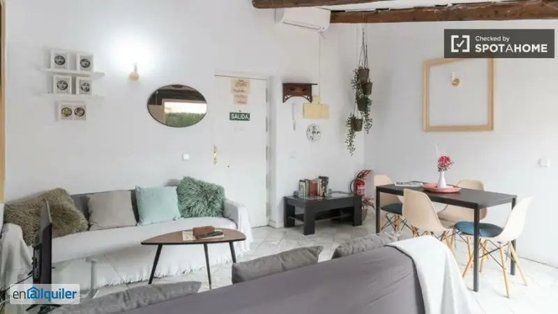 Piso de 1 dormitorio en alquiler en Palacio, Madrid, gastos incluidos.