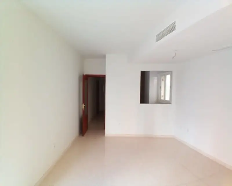 Garaje con 2 Habitaciones en Sevilla 75m²