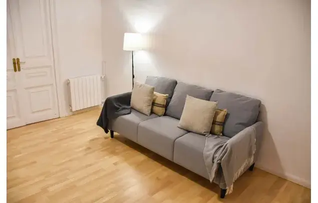Habitaci
ón 350m
² Barcelona Alquiler Larga Temporada