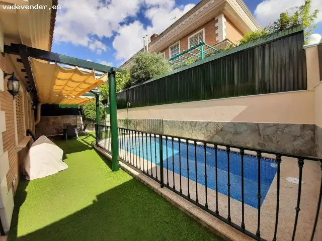Chalet con Piscina en Malpartida de Caceres