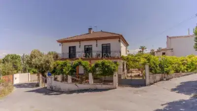 Casa en Venta en La Zubia 1000m2 Parcela 582m2 Construidos Ideal Familia y Negocio