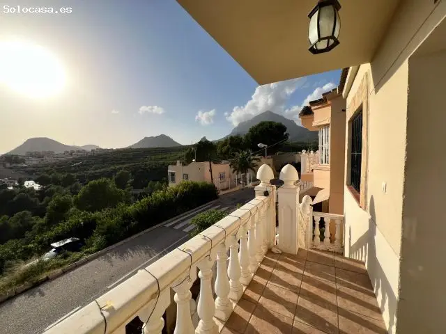 Chalet Independiente con Piscina en La Nucia