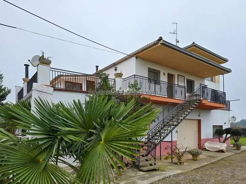 Chalet con Almacén de 231m² y Piscina en Vilanova de Segrià