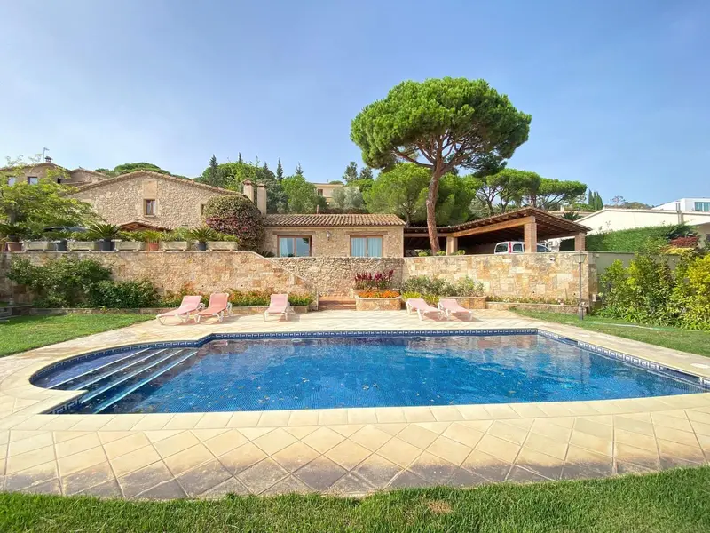 Masia en Castell dAro con Piscina y Gran Jardin