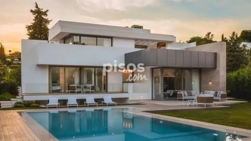 Chalet en venta en El Paraíso-Atalaya-Benamara