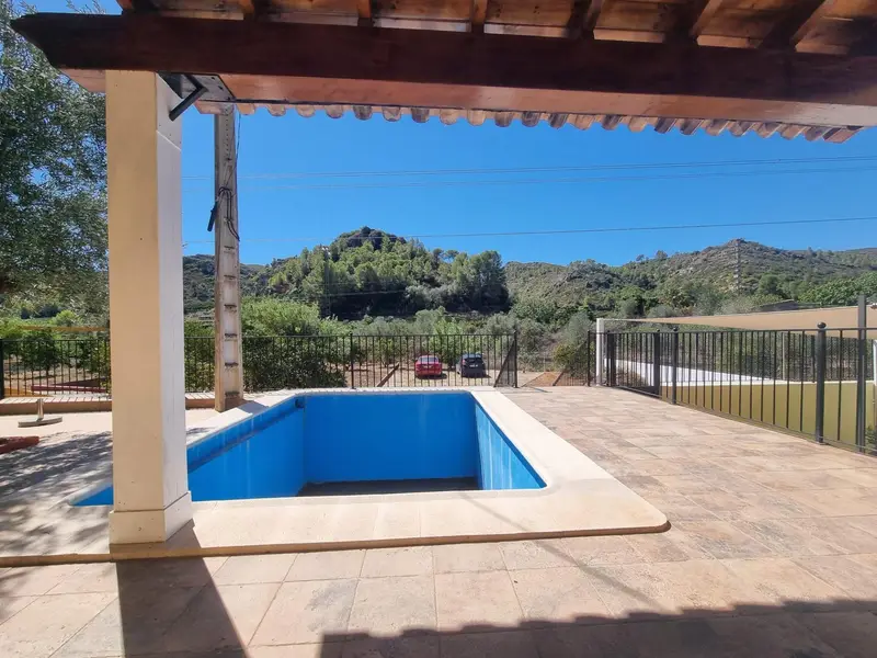 Chalet Reformado en Aguas Vivas Alzira 210m2 con Piscina y Jardin