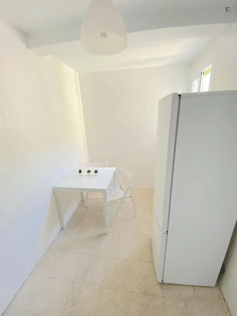 Habitacion amueblada cerca del centro de Sevilla