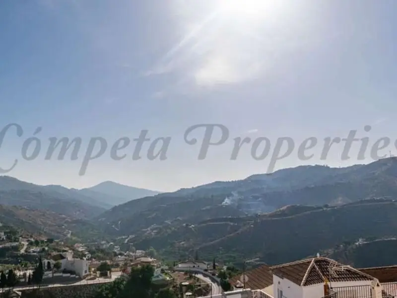 12 Cuartos Adosado en Venta Canillas de Albaida Malaga