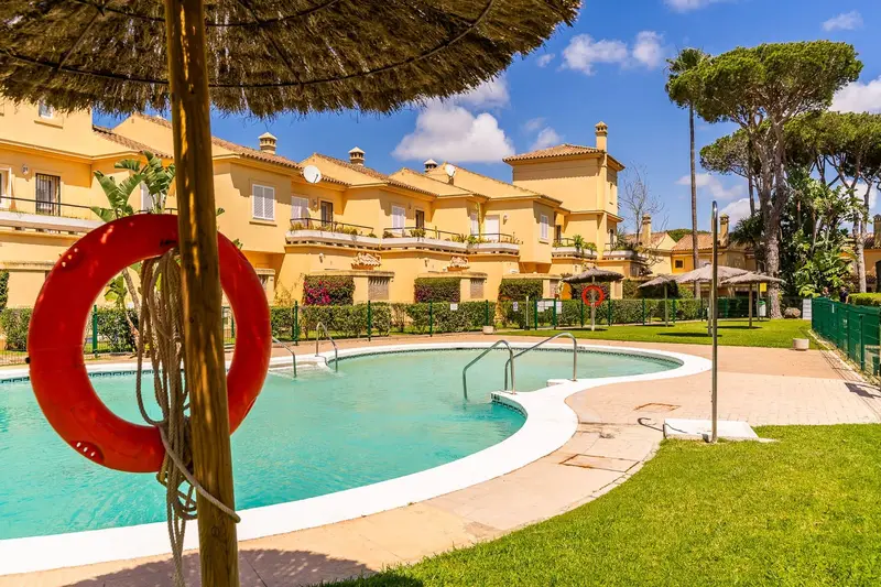 Adosado en Novo Sancti Petri con Piscina y Aparcamiento