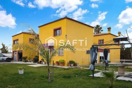 Chalet de Lujo en Benicarl	
 con Vistas al Mar