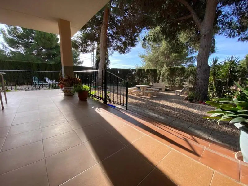 Espectacular Villa en Venta en Tibi con Terraza y Jardín