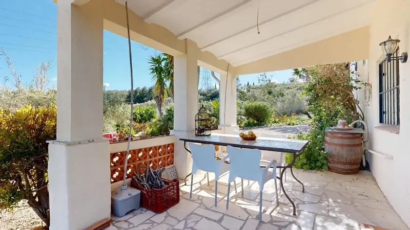 Finca Rustica con Dos Casas Piscina y Olivos cerca del mar