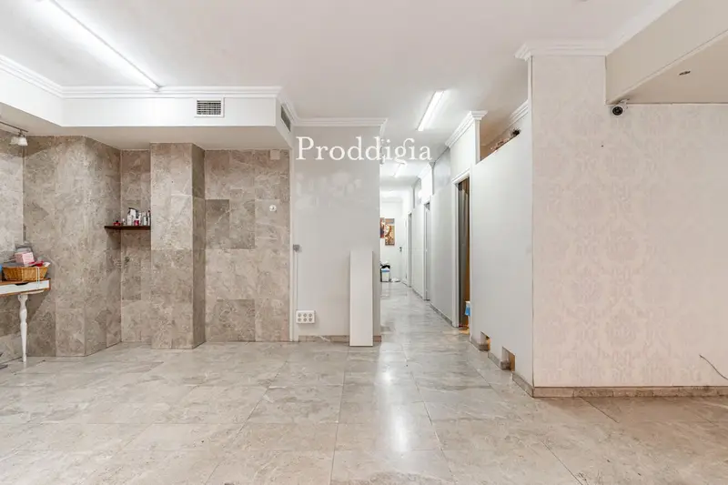 Local Comercial Calle Numancia 214m2 Cerca Plaza Sants