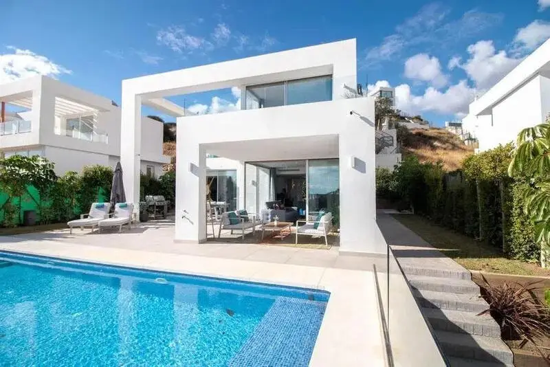Villa de Lujo en Mijas Costa 3 Dormitorios Piscina Infinita