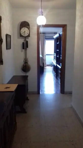 Venta de piso en Noia centro: 4 dormitorios, 2 baños, balcón y trastero