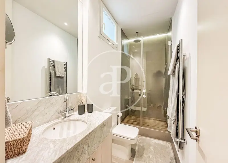 Piso en Justicia 250m2 3 Dormitorios con Baños Ensuite Cocina Equipada