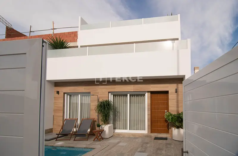 Casas Adosadas Avileses Costa Cálida: Piscinas Privadas y Lujo