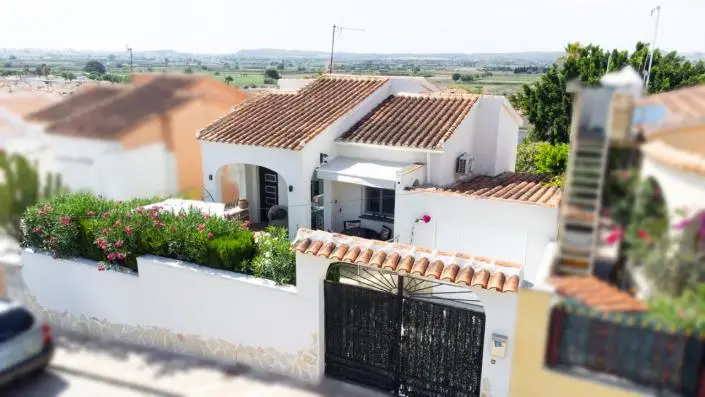 Villa en Venta La Marina Costa Blanca 2 Dormitorios Piscina Privada