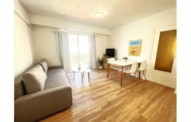 Rent 3 bedroom apartment of 80 m² in València