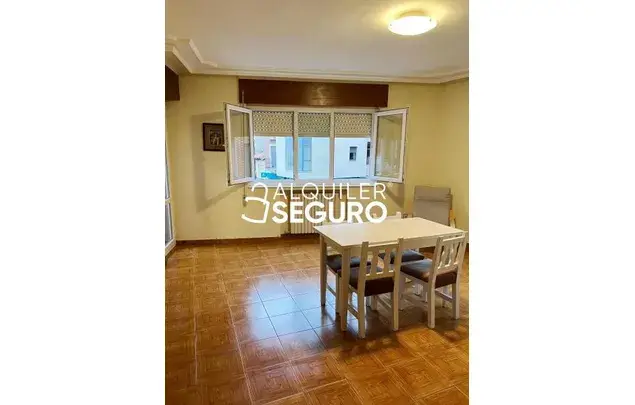 Alquiler Piso 3 Dormitorios 109m² Santa María del Páramo