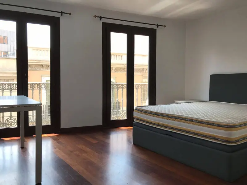 Piso en venta en Sant Pere 3 habitaciones Balcón Finca Noble Barcelona