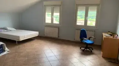Casa en venta en Calle de Miren Maortua Cuatro habitaciones Tres baños