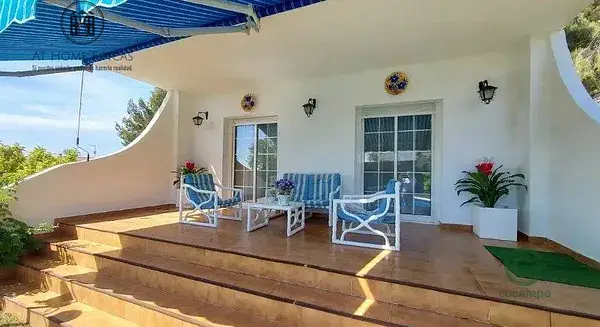 Chalet en El Vendrell con piscina y vistas al mar