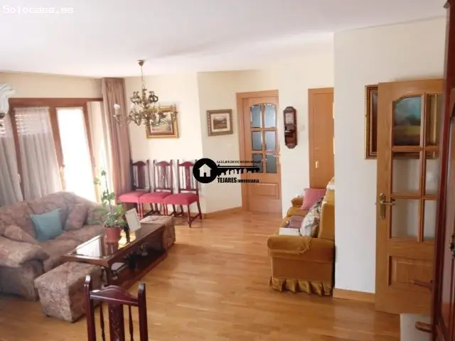 Inmobiliaria Tejares   Alquila Excelente Piso .Zona Abelardo Sanchez