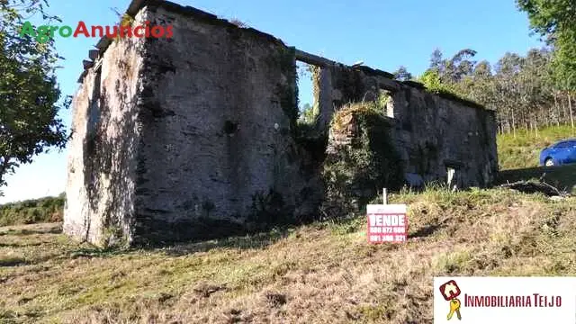 Venta  de Finca de recreo con casa de lembranza con lareira en A Coruña