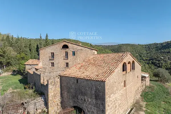 Masia historica siglo XVI Barcelona 25 hectareas