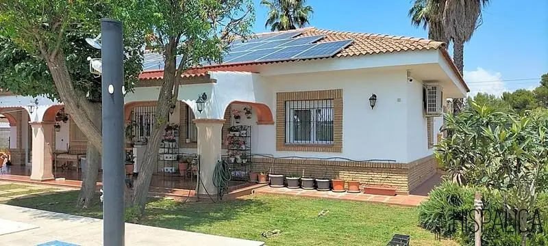Villa de Lujo en Carmona con 3 Dormitorios y Piscina