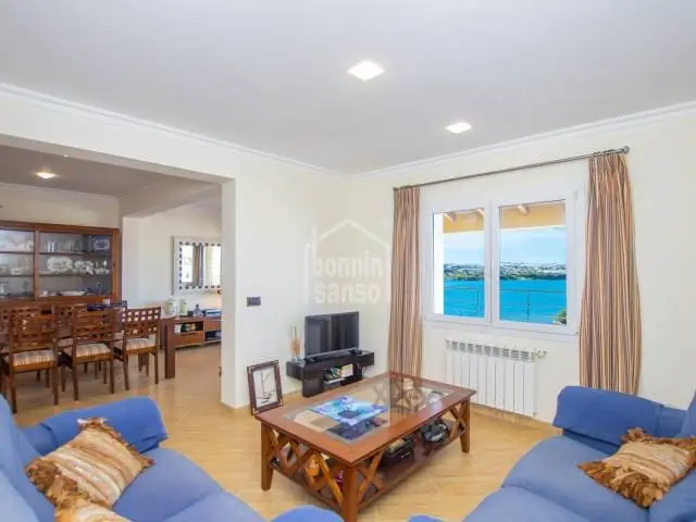 Chalet en Cala Llonga con Vistas Panorámicas y Piscina Privada