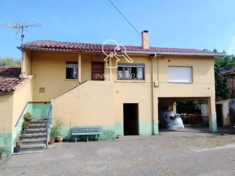 Chalet en Ballota Asturias 4 habitaciones 2 garajes Horreo
