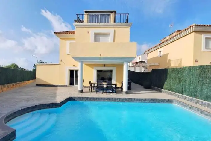Villa 4 Dormitorios San Luis de Sabinillas