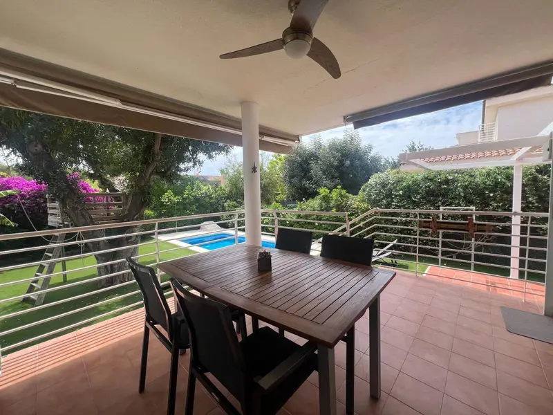 Chalet Pareado con Piscina Privada en Mutxamel
