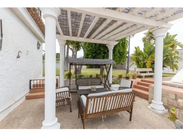 Villa de Lujo en Motril con Piscina y Arboles Frutales